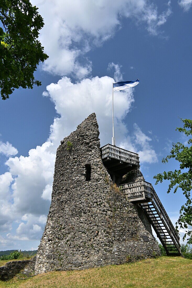 Turmruine bei Eversberg im nördlichen Sauerland, NRW, Deutschland