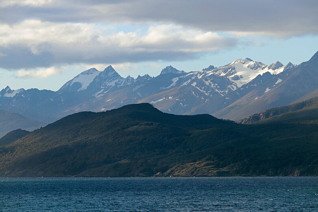 Argentina; Province of Tierra del Fuego; southern Tierra del Fuego; Beagle Channel on the Argentine side; View of the mountain peaks