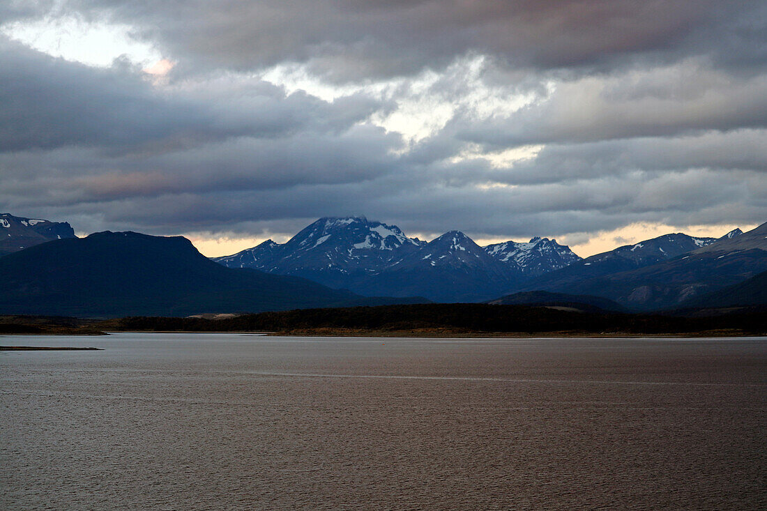 Argentina; Province of Tierra del Fuego; southern Tierra del Fuego; Patagonia; Beagle Channel on the Argentine side; View of the mountain peaks on the Chilean side;