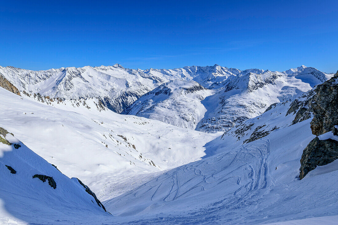 View from the Roßkarscharte to Großvenediger, Großer Geiger and Dreiherrenspitze, Roßkarscharte, Hohe Tauern National Park, Zillertal Alps, Tyrol, Austria