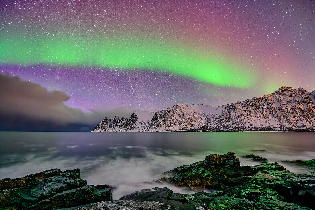 Northern lights over Devil's Teeth and Ersfjord, Okshornan, Tungeneset, Senja, Troms og Finnmark, Norway