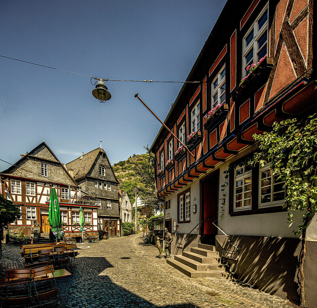 Altes Rathaus und historische Bürgerhäuser in der Altstadt von St. Goarshausen, Oberes Mittelrheintal, Rheinland-Pfalz, Deutschland