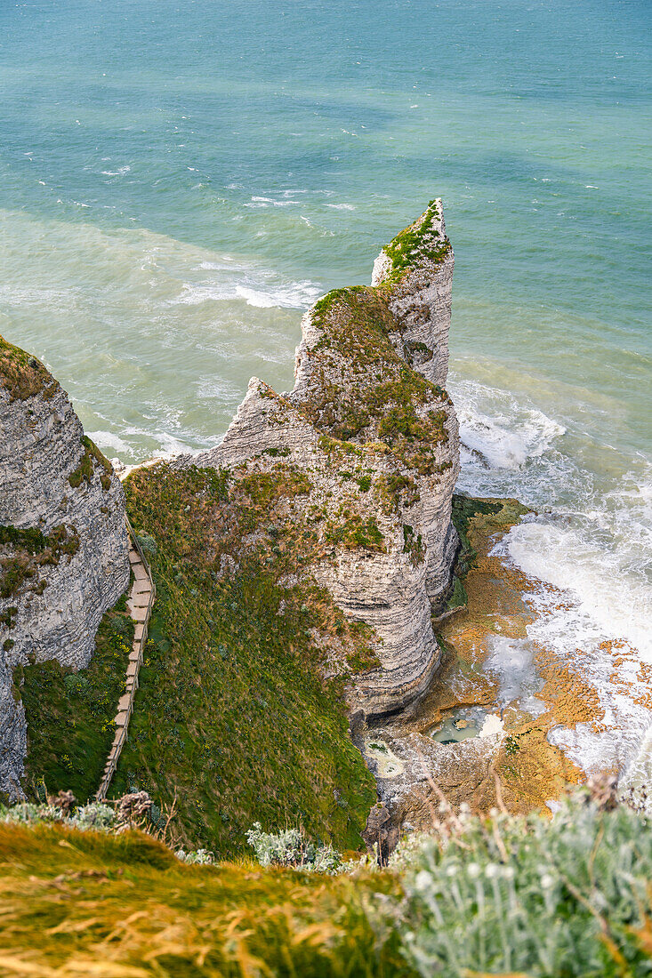 Chalk cliffs and cliffs along the long-distance hiking trail between Étretat and Yport