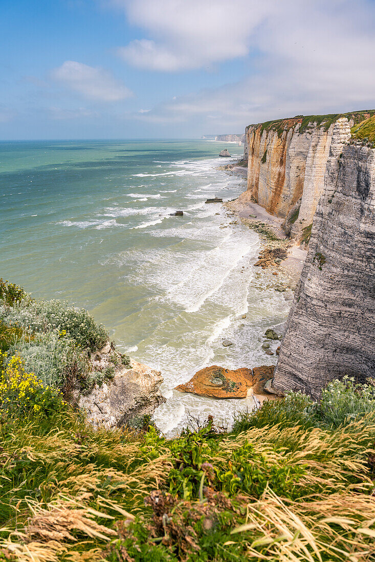 Kreidefelsen und Steilküste entlang des Fernwanderwegs zwischen Étretat und Yport, Normandie, Frankreich