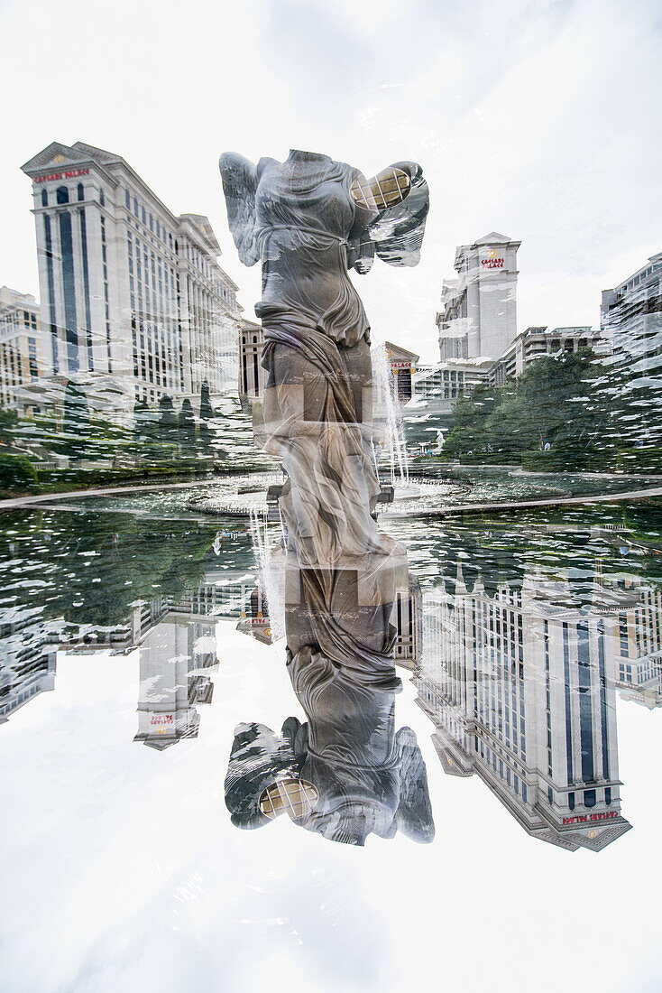 Statue geflügelter Sieg von Samothrake auf dem Strip in Las Vegas, Nevada.