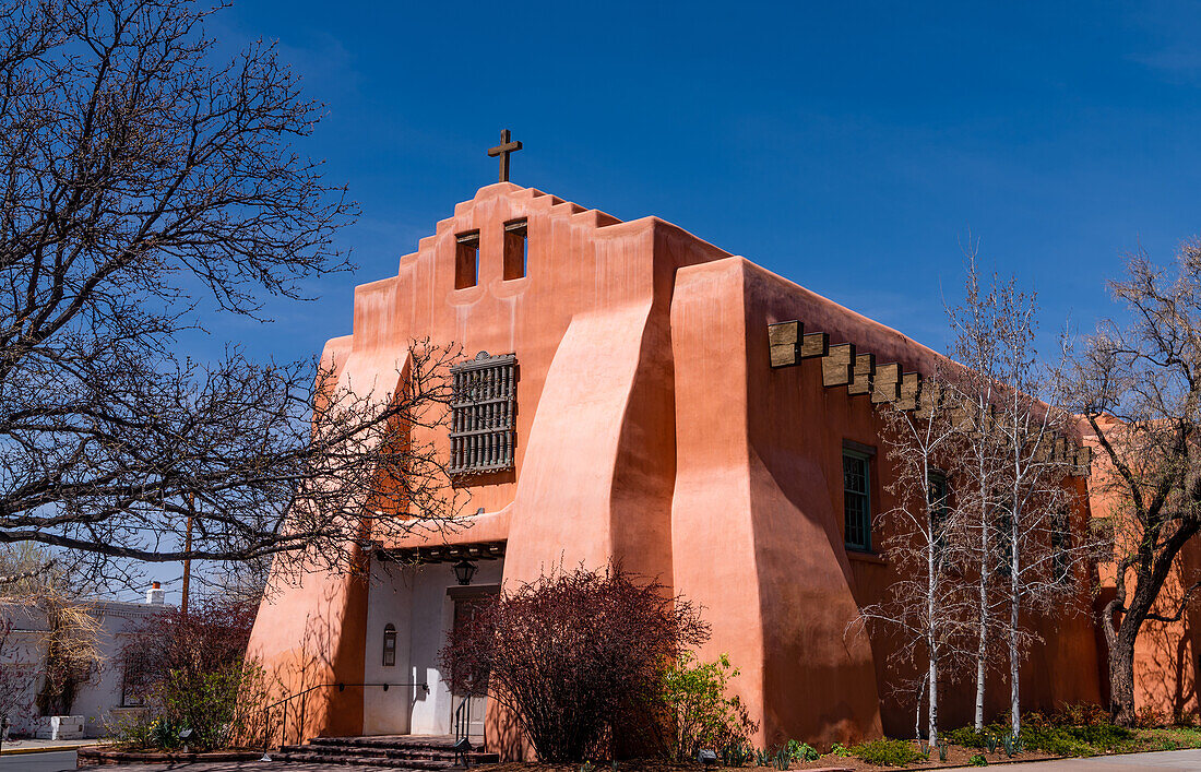 Große Adobe-Kirche in Santa Fe, New Mexico.