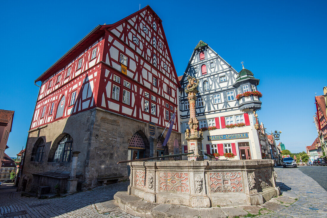 Marktplatz mit Georgsbrunnen in Rothenburg ob der Tauber, Mittelfranken, Bayern, Deutschland