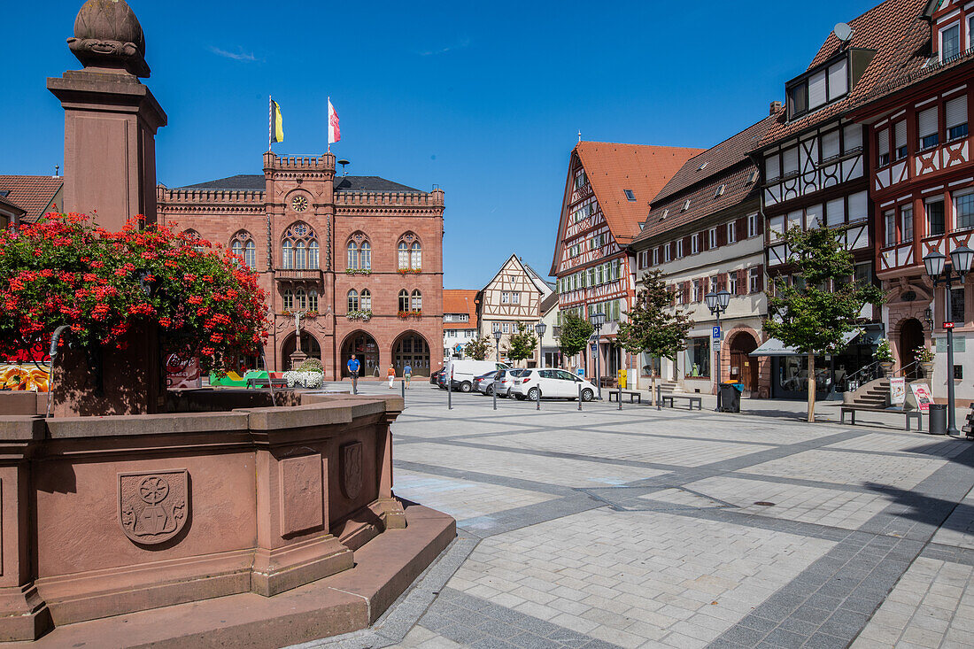 Der Marktplatz ist das Herzstück von Tauberbischofsheim, Bayern, Deutschland