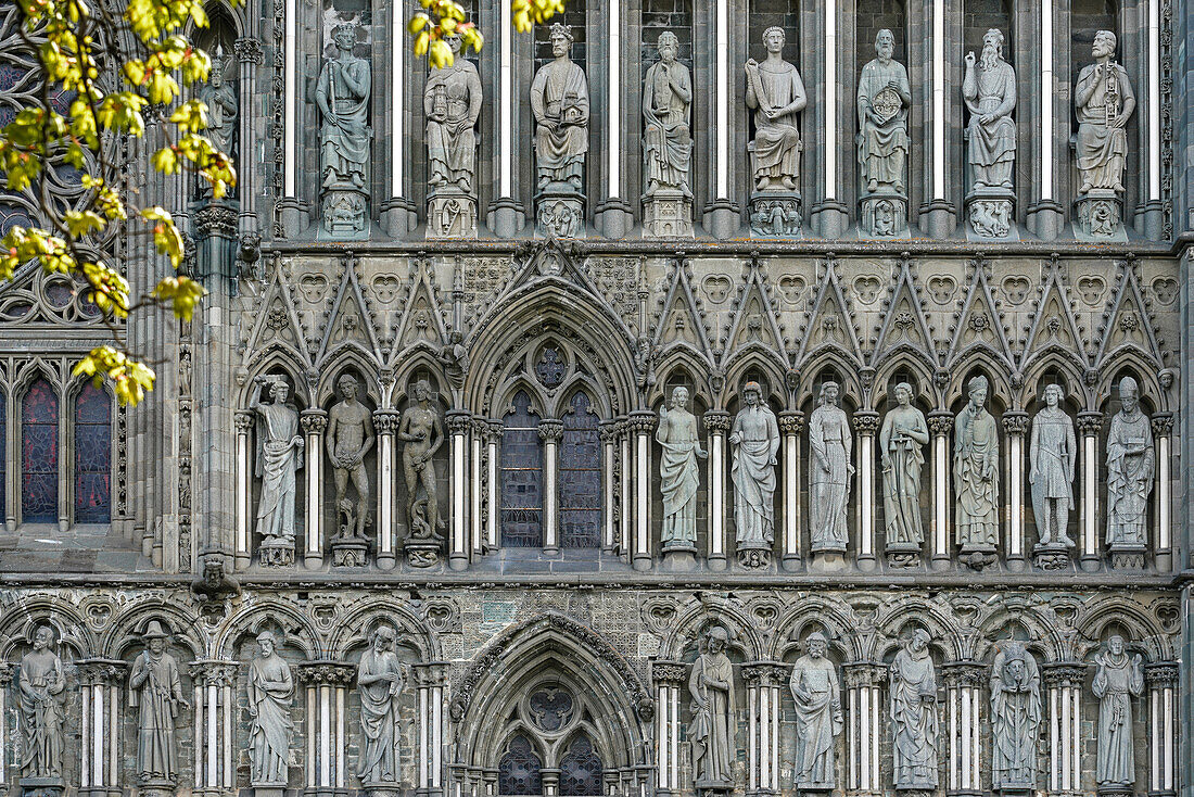 Norwegen, Provinz Trøndelag, Trondheim, der Nidarosdom, Fassade mit Heiligenfiguren