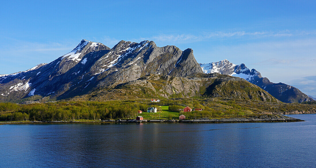 Norwegen, Nordland, Ausblick an der Fähre von Kilboghamn nach Jektvika