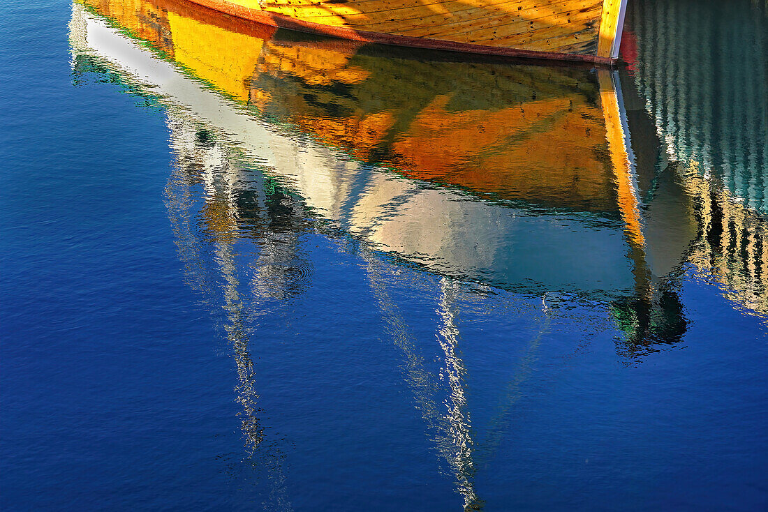 Norway, Vesteralen, Andøya Island, reflection in Bleik harbor