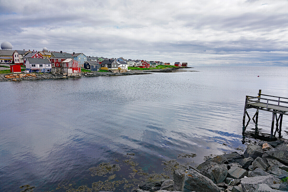 Norwegen, Troms og Finnmark, Blick zur Insel Vardøya in der Barentssee mit der östlichsten Stadt Vardø
