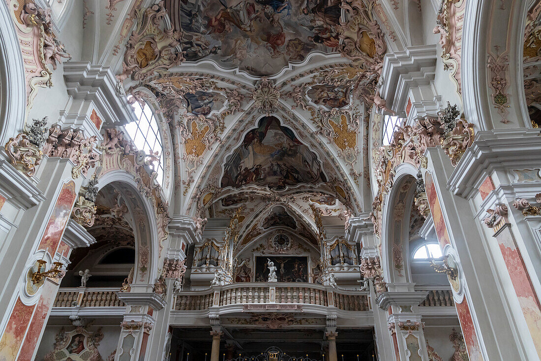Die Kirche im Kloster Neustift, Brixen, Südtirol, Italien