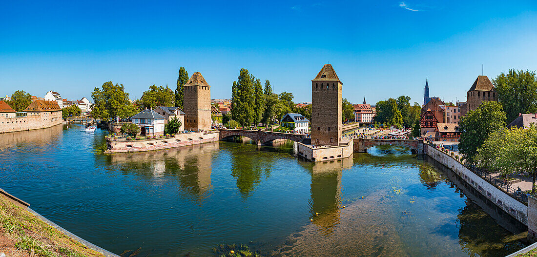 Sicht auf Ponts Couverts Brücke von Barrage Vauban in Strassburg, Frankreich