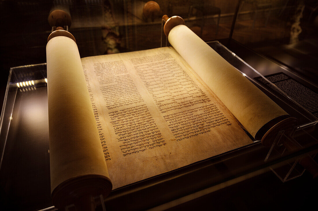 UNESCO World Heritage &quot;Jewish-Medieval Heritage in Erfurt&quot;, Torah scroll exhibited in the dance hall in the Old Synagogue, Erfurt, Thuringia, Germany