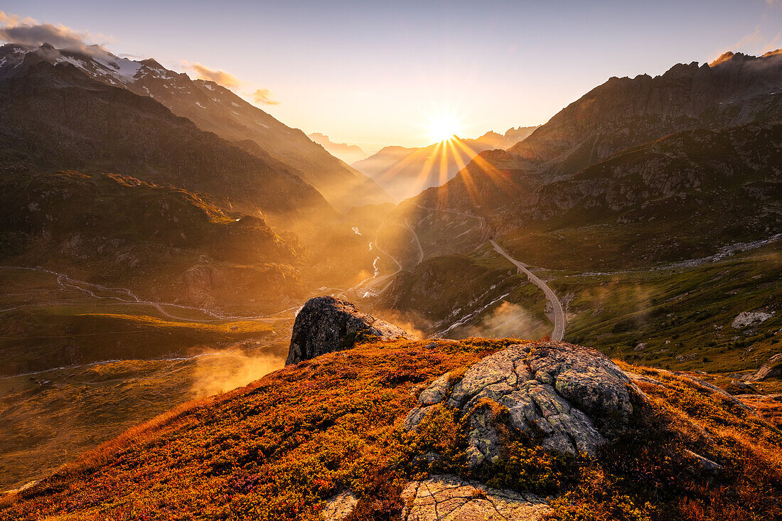 Sonnenuntergang am Sustenpass, Sustenpass, Kanton Bern, Schweiz