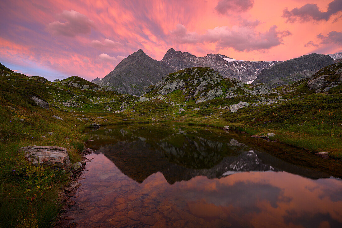 Abendhimmel am Sustenpass, Sustenpass, Kanton Bern, Schweiz