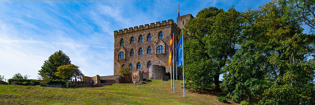 Durch das Hambacher Fest im Jahre 1832 wurde das Schloss zum  Sinnbild der Demokratiebestrebungen in Deutschland, Rheinland-Pfalz, Deutschland