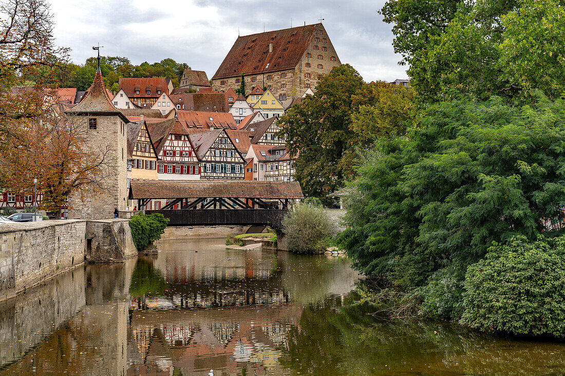 Sulferturm, Sulfer Steg and half-timbered houses of the old town on the Kocher in Schwäbisch Hall, Baden-Württemberg, Germany