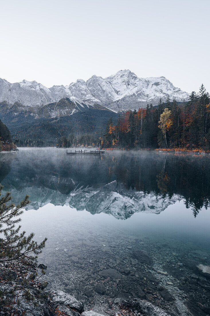 Stimmungsbilder vom Eibsee im Herbst, Bayern, Deutschland