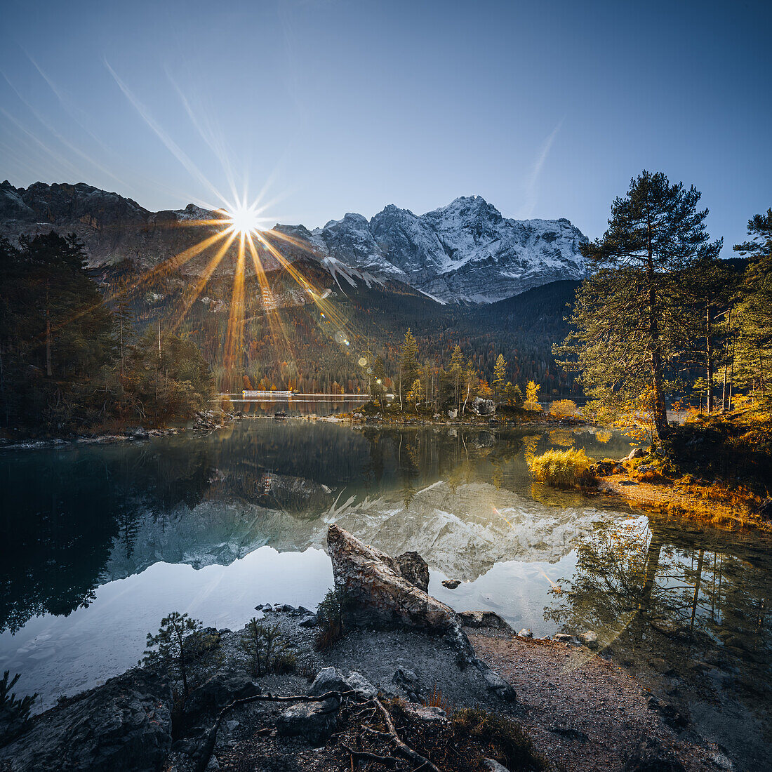 Atmospheric pictures from Eibsee in autumn