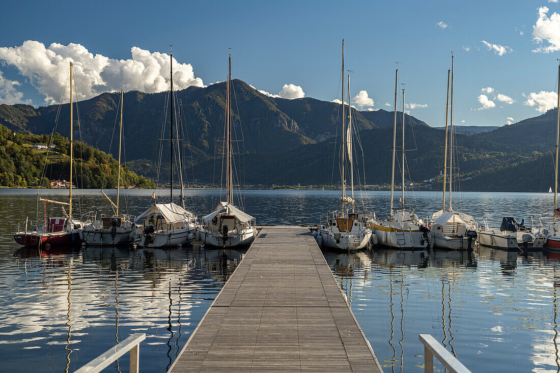 Sailing boats on Lake Caldonazzo in Valsugana near San Cristoforo, Trentino, Italy, Europe