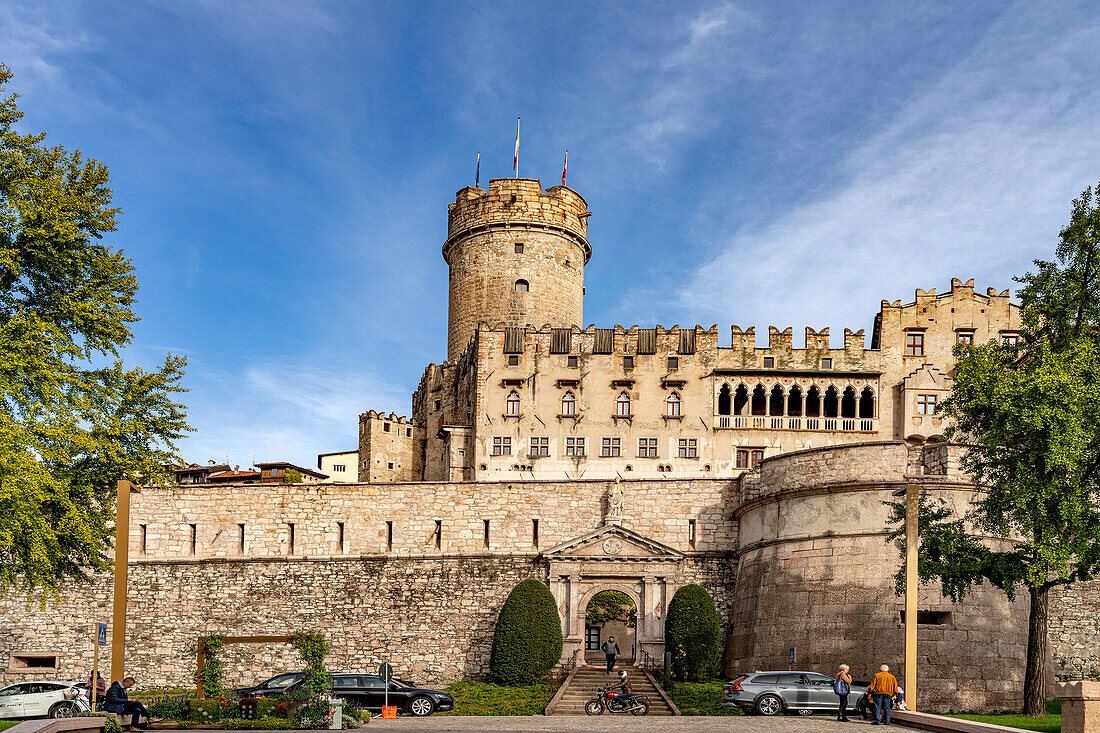 Die Burg Castello del Buonconsiglio in der Altstadt von Trient, Trentino, Italien, Europa \n