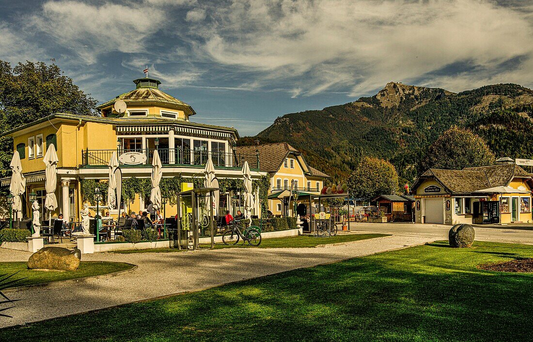 Gastronomy near Lake Wolfgangsee, in the background the Schafberg, St. Gilgen, state Salzburg, Austria