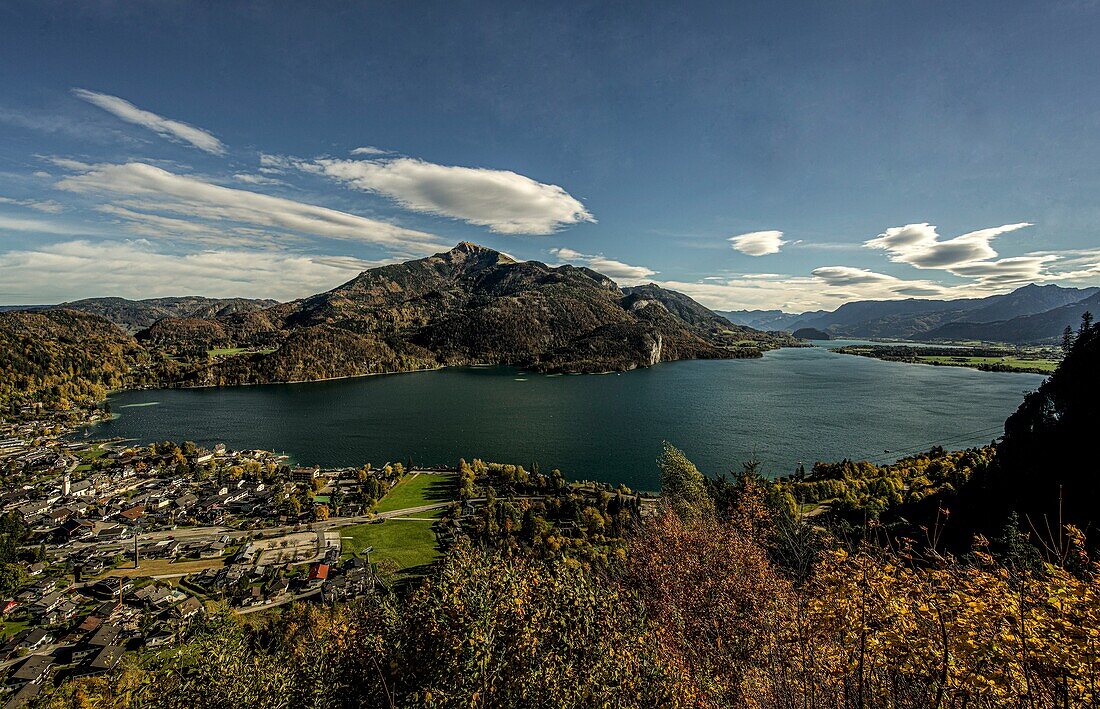 View from the Weißwand viewing point of Lake Wolfgangsee, St. Gilgen and the Schafberg, Salzburger Land and Salzkammergut, Austria