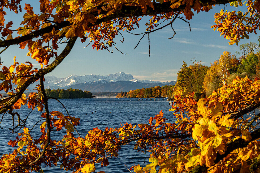 Herbstmorgen am Starnberger See, Bayern, Deutschland