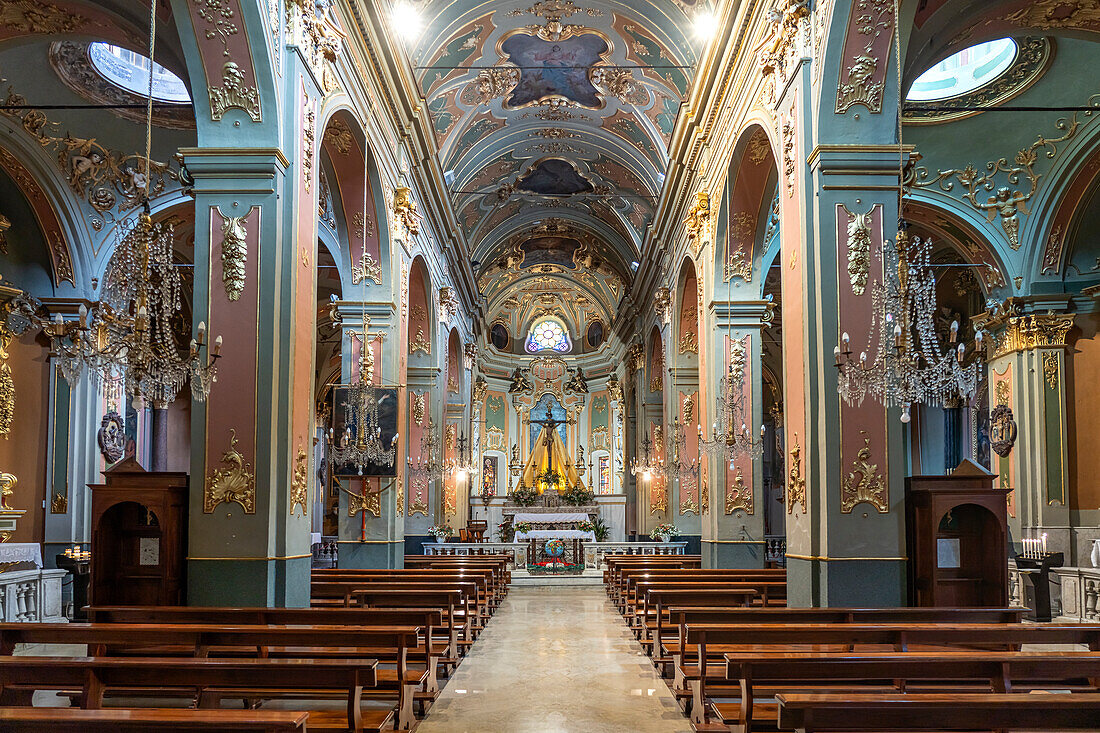 Innenraum der Kirche Chiesa di Sant'Antonio Abate, Dolceacqua, Ligurien, Italien, Europa