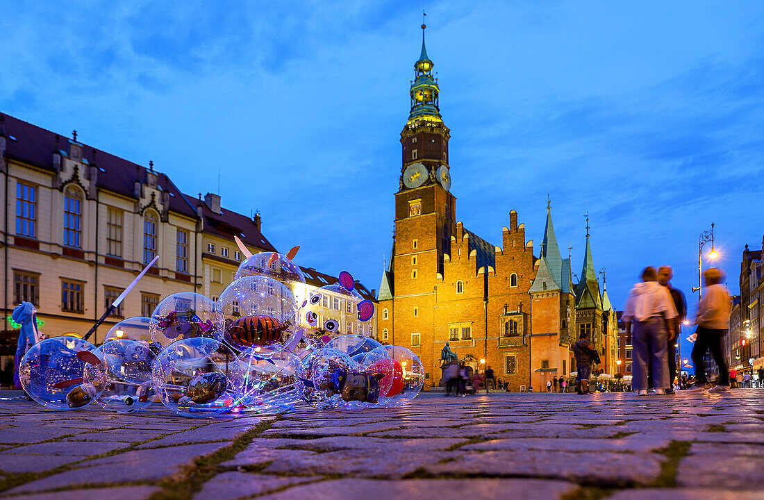 Rynek and Old Town Hall (Stary Ratusz) in the Old Town (Stare Miasto) of Wrocław (Wroclaw, Breslau) in the evening light in Dolnośląskie Voivodeship of Poland