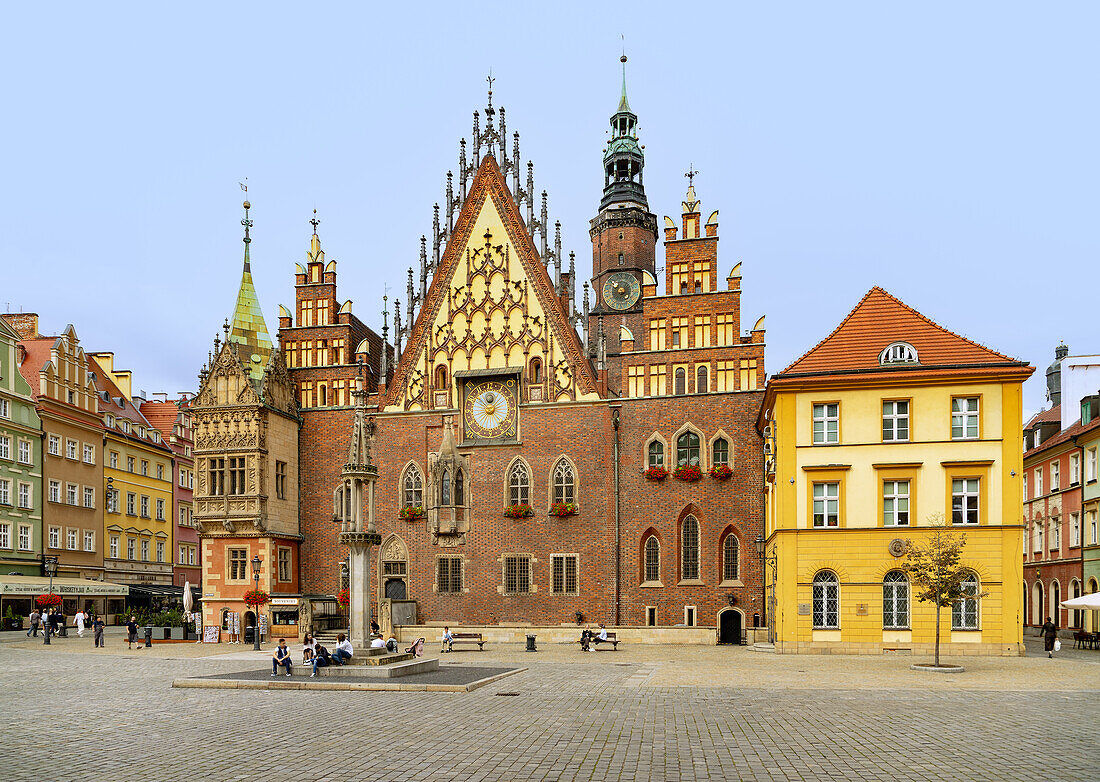 Rynek und Altes Rathaus (Stary Ratusz) in der Altstadt (Stare Miasto) von Wrocław (Wroclaw, Breslau) in der Woiwodschaft Dolnośląskie in Polen