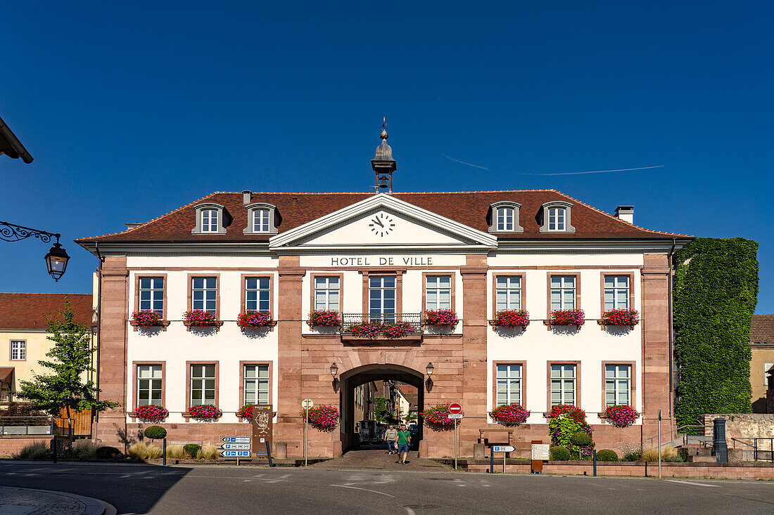 Das Rathaus von Riquewihr, Elsass, Frankreich 