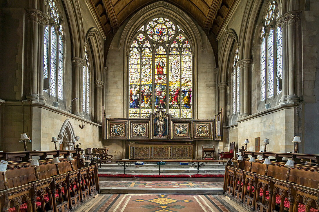 Innenraum der Kirche St Mary's Priory Church in Chepstow, Wales, Großbritannien, Europa  