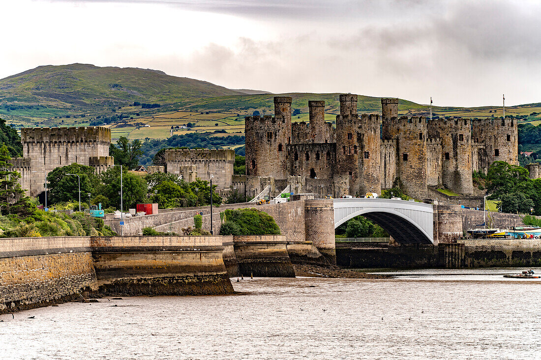 Conwy River und Conwy Castle in Conwy, Wales, Großbritannien, Europa 