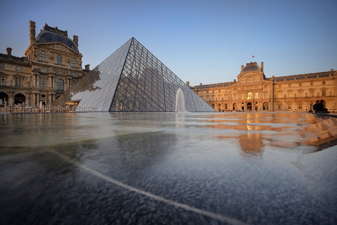 Glass pyramid at the Musée du Louvre, Paris, Île-de-France, France, Europe