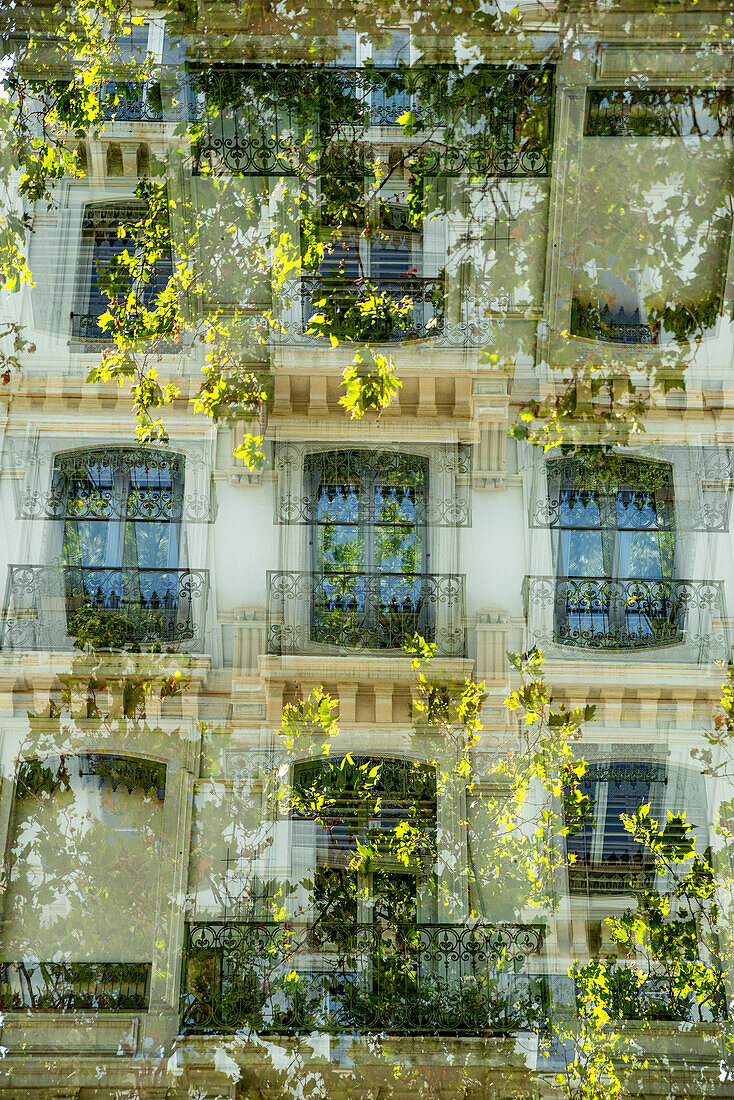 Doppelbelichtung eines Hauses in Lyon, Frankreich.