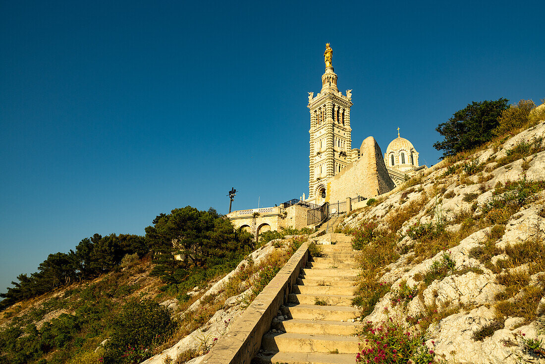 Die Basilika Notre-Dame-de-la-Garde von Marseille, Frankreich.