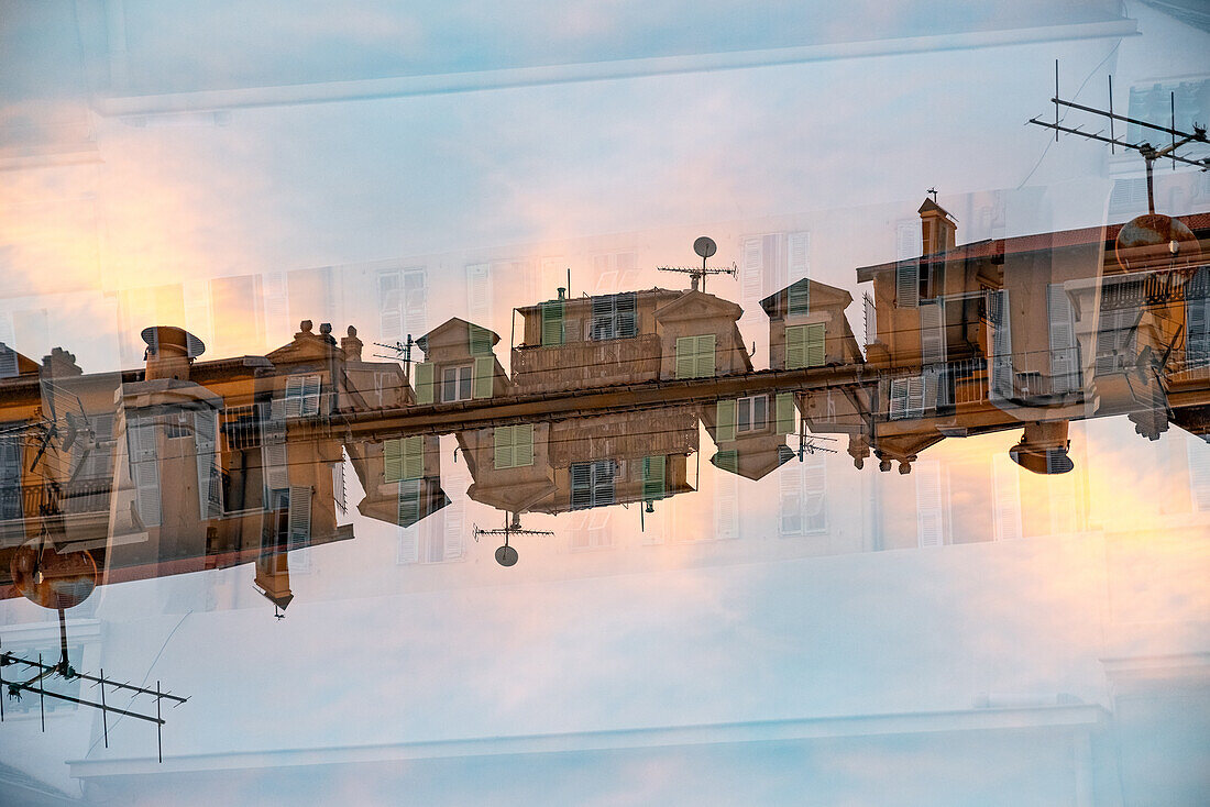 Grafische Doppelbelichtung von Wohngebäuden in Nizza, Frankreich.