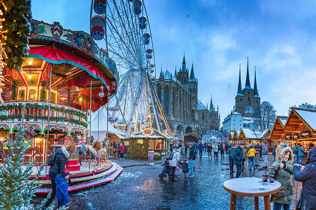 Weihnachtsmarkt auf dem Domplatz in Erfurt, Thüringen, Deutschland