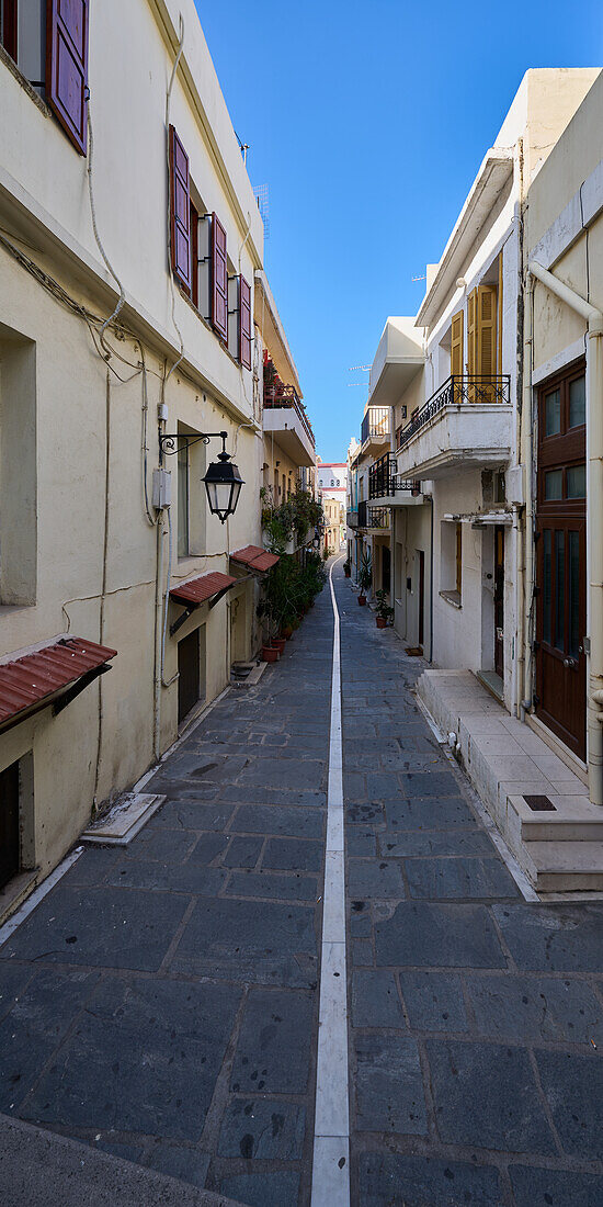 Blick in eine kleine Gasse in der Altstadt von Rethimnon, Kreta, Griechenlkand