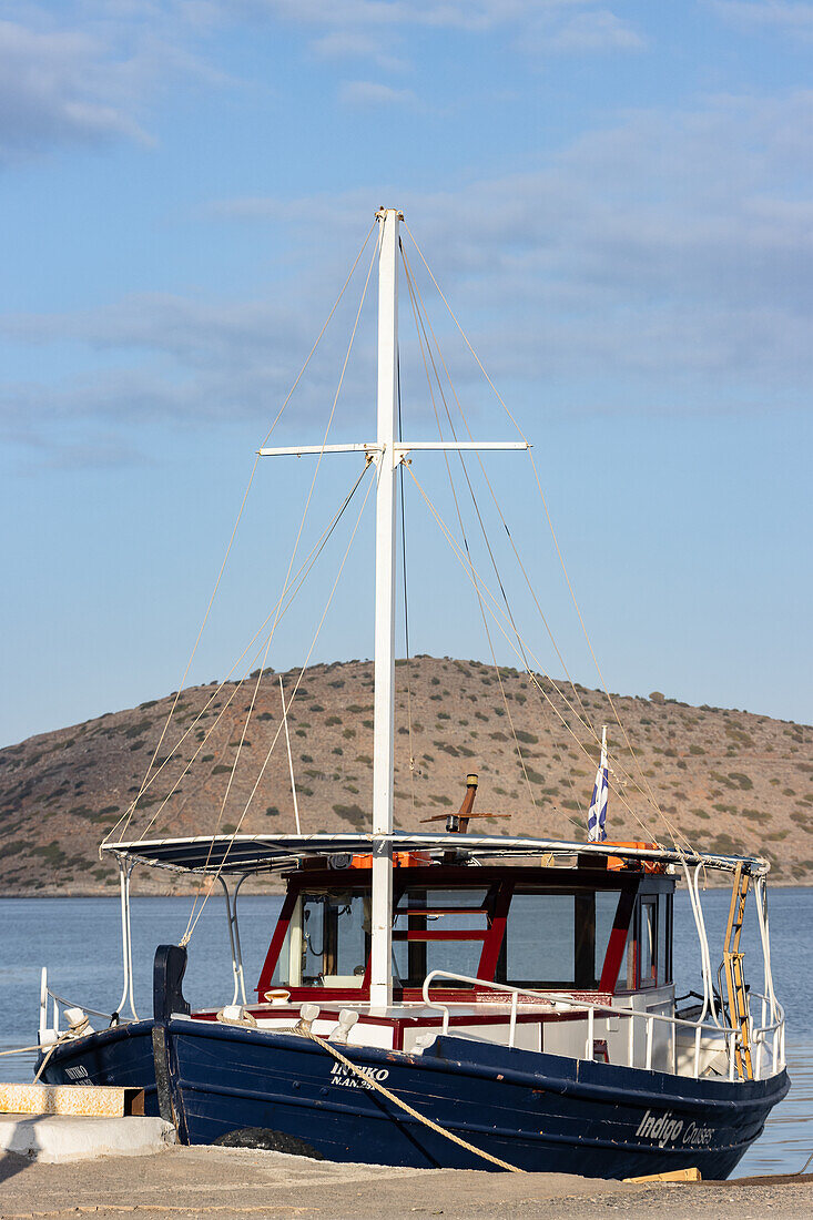 Ein Boot auf einer Mole in Griechenland