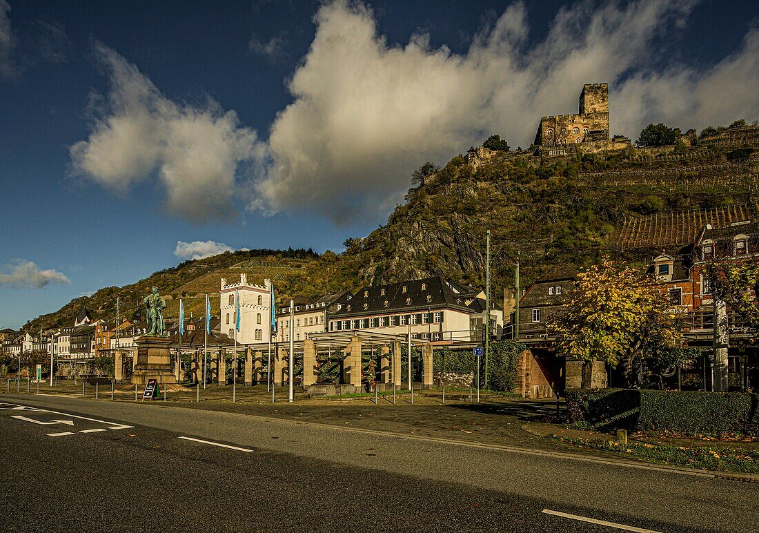 Rhine promenade in Kaub with a view of the Blücher Monument, Mainz Tower and Gutenfels Castle, Upper Middle Rhine Valley, Rhineland-Palatinate, Germany