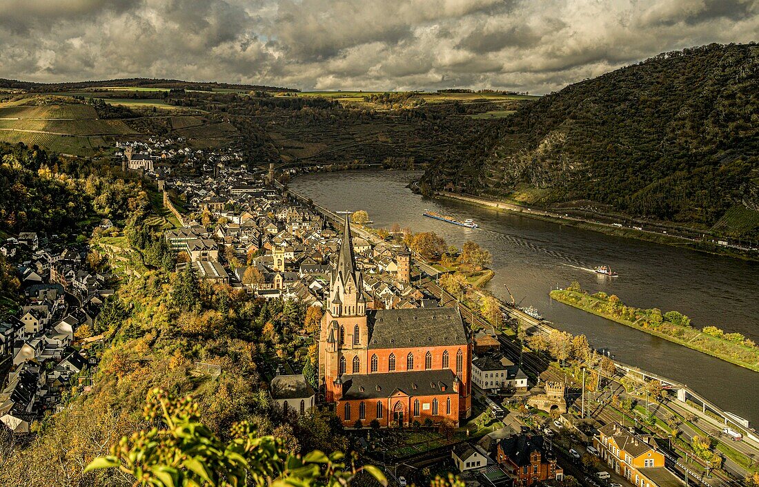 View of the old town of Oberwesel, in the foreground the Church of Our Lady, Upper Middle Rhine Valley, Rhineland-Palatinate, Germany