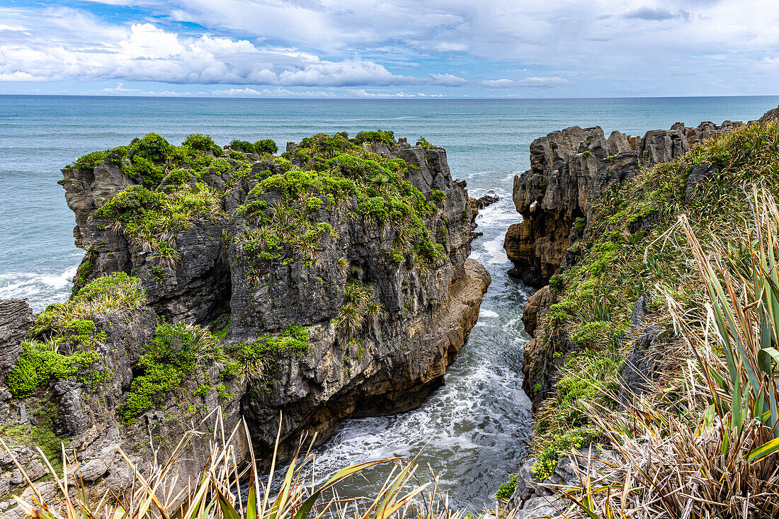 Blick auf Pancake Rocks und Blowholes auf der Südinsel von Neuseeland