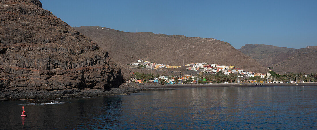 Blick vom Meer aus auf San Cristobal, die Hauptstadt der Insel La Gomera, Kanarische Inseln, Spanien,