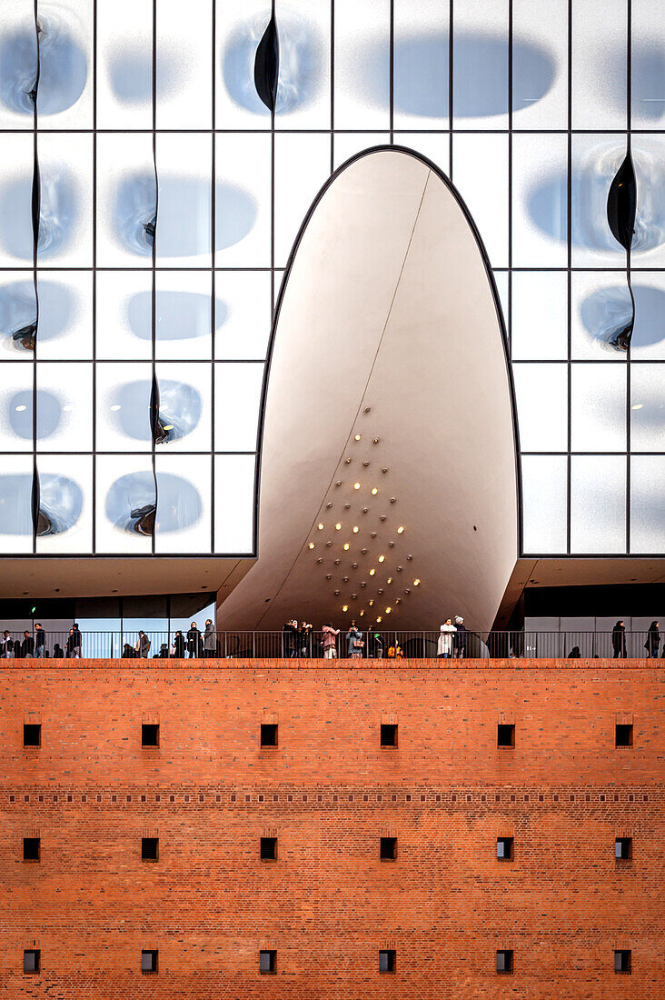 View of the viewing terrace of the Elbphilharmonie, Hamburg, harbor, Speicherstadt, Germany