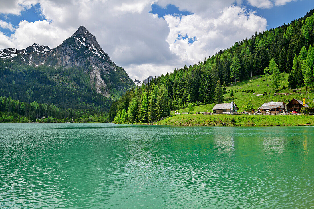Mountain lake Schlierersee with Schliereralm and Riedingspitze, Riedingtal, Lungau, Niedere Tauern, Salzburg, Austria