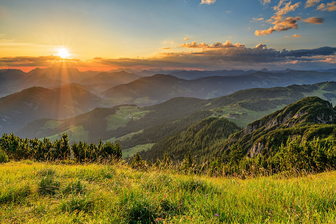 Sunrise over the Kaiser Mountains with Wildschönau and Thierbach in the foreground, from the Gratlspitze, Wildschönau, Kitzbühel Alps, Tyrol, Austria
